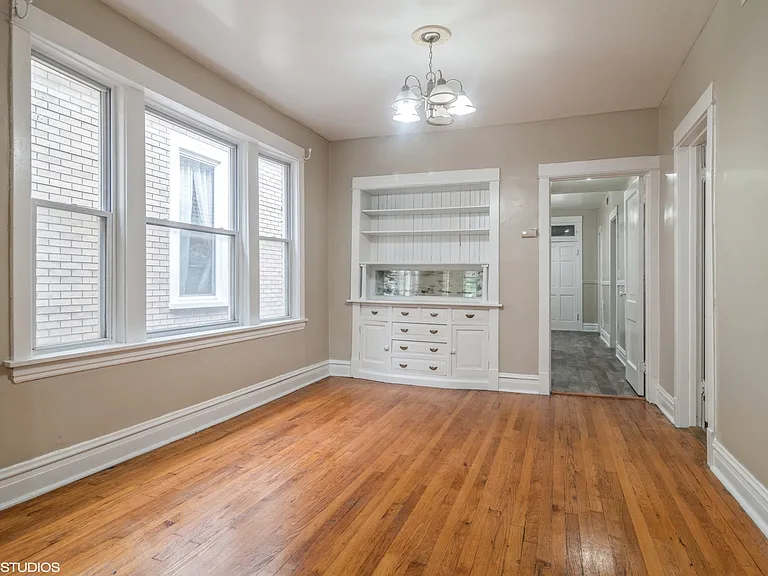 2834 N Rockwell St #2 — Photo 5