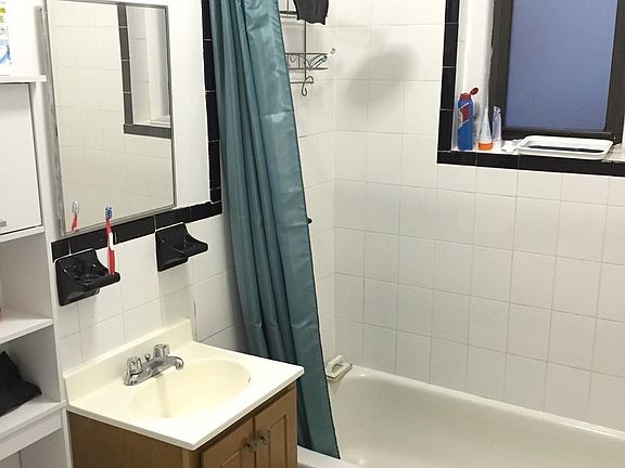 4th image of 3115 23rd St #4