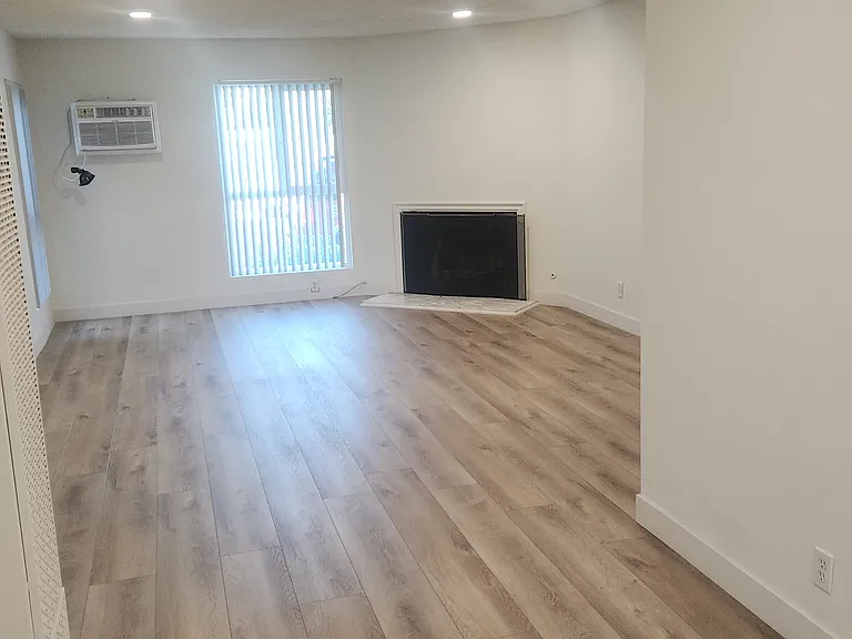 Sherman Pines Apartments — Photo 49