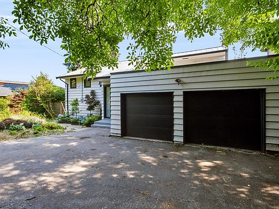 4th image of 2234 Palmerston Ave