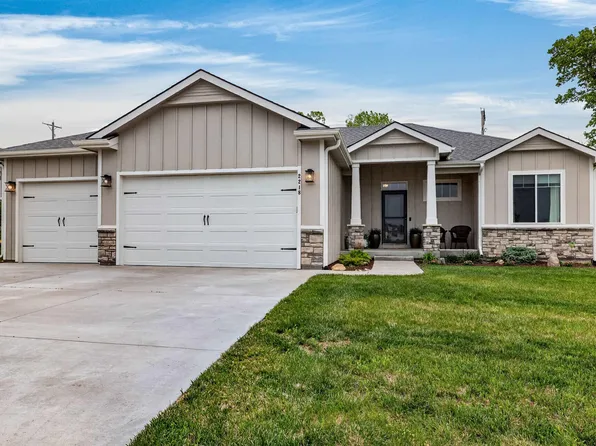 2218 SE Saturn Dr, Topeka, KS 66605