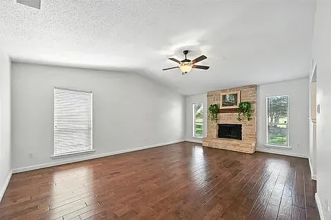 2733 E Wentwood Dr — Photo 3
