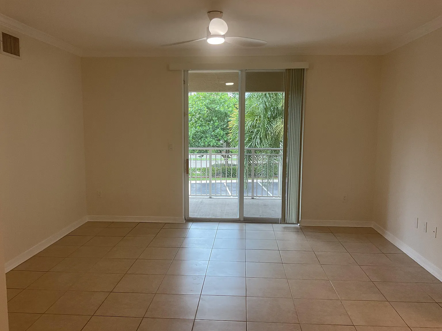 3 bed, 2.0 bath, 1381 sqft, $2,700 — Photo 4