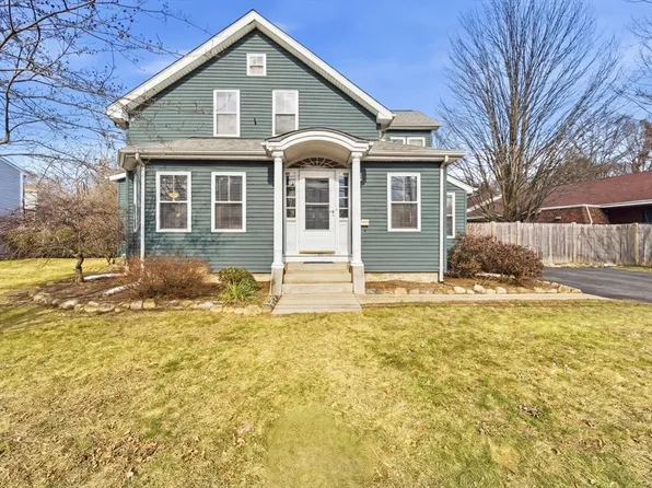 589 Smithfield Rd, North Providence, RI 02904