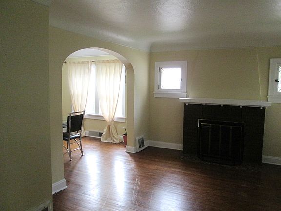 5th image of 1051 Kellogg St