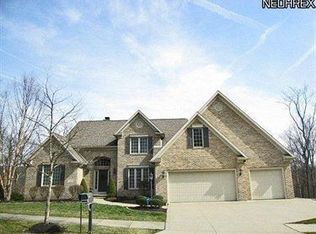 1215 Riverwoods Dr, Akron, OH