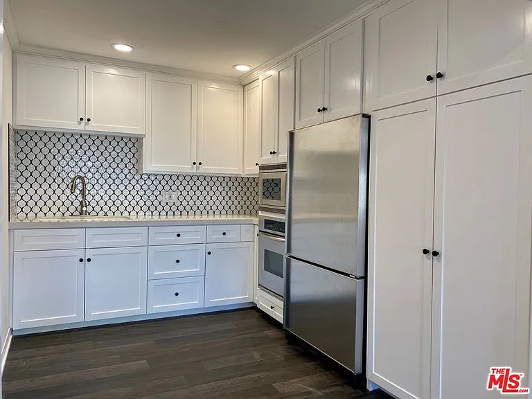 619 S La Brea Ave #2 — Photo 10