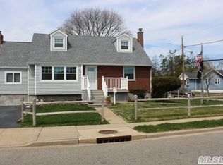 76 Ray St, Freeport, NY 11520