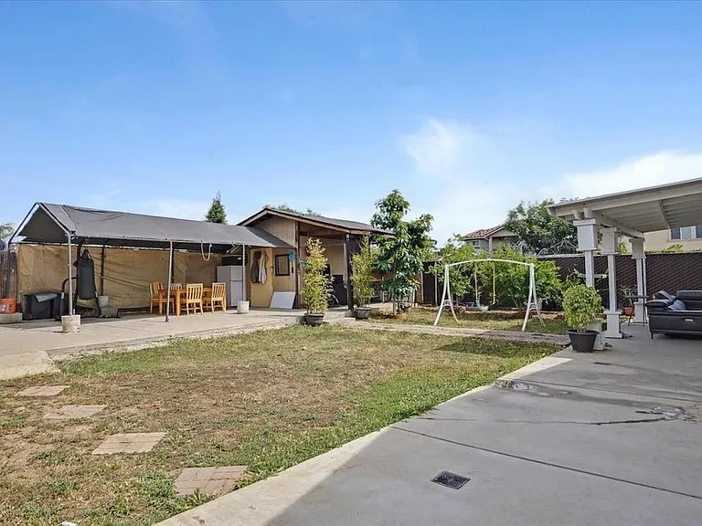 Large, fully fenced backyard