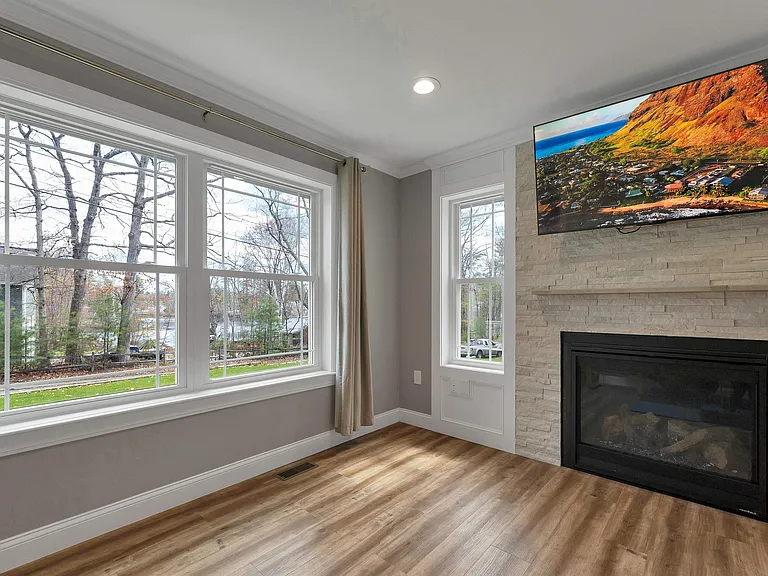 40 Mary Ann Ave — Photo 42