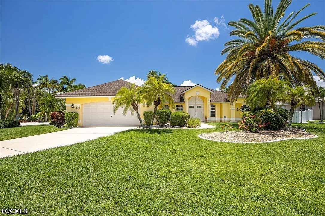 3 bed, 2.0 bath, 1696 sqft, $3,150 — Photo 1