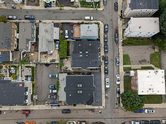2nd image of 121 George St