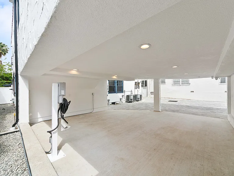 460 N Sierra Bonita Ave #460 — Photo 41