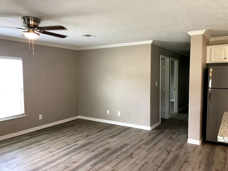 166 Varsity Dr — Photo 11