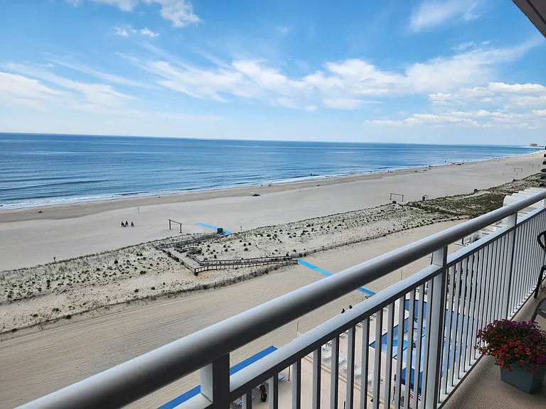9400 Atlantic Ave #1005 — Photo 11