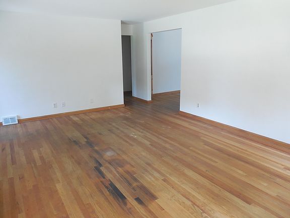 4th image of 719 Parkwood Ave