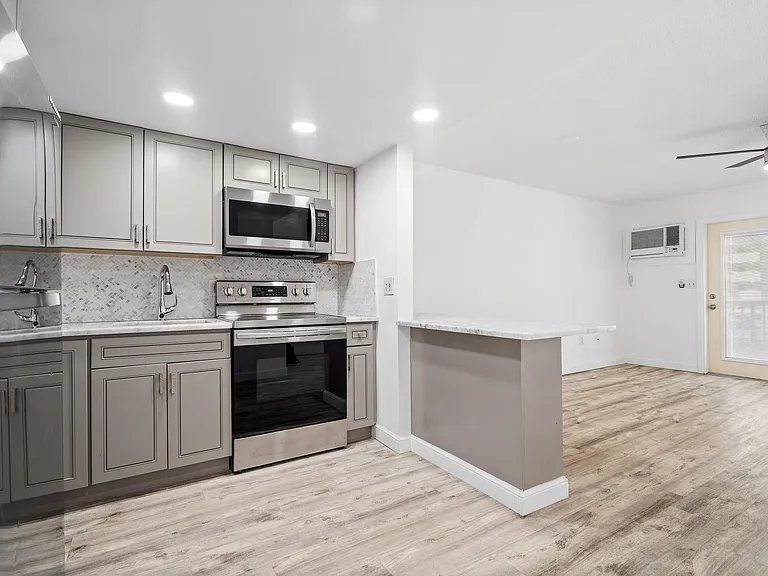 1110 N Riverside Dr #20 — Photo 16