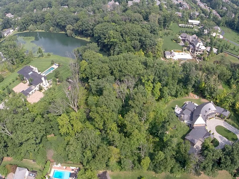1st image of 3 Crescent Pond