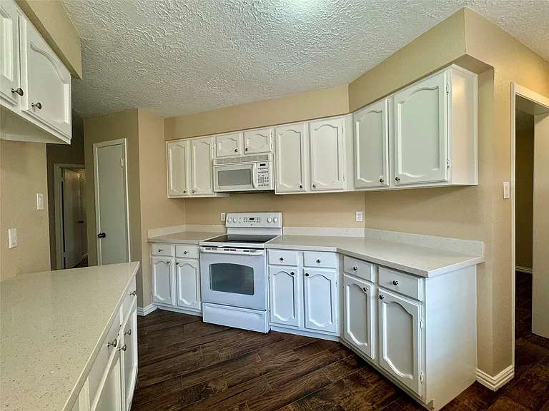 9831 Shell Rock Rd — Photo 14