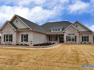 135 Lanwood Dr, Huntsville, AL 35811