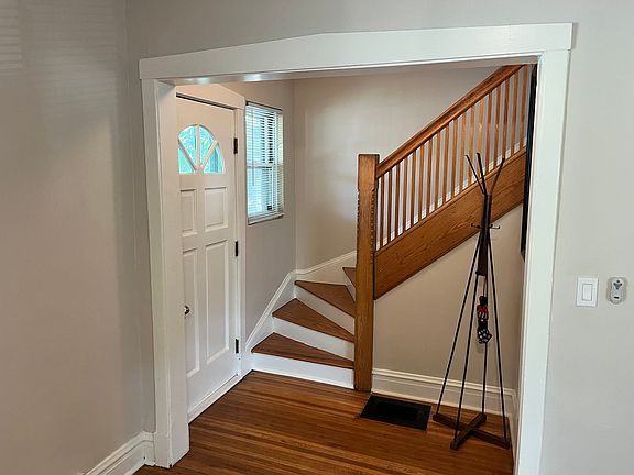3rd image of 544 S Lyman Ave