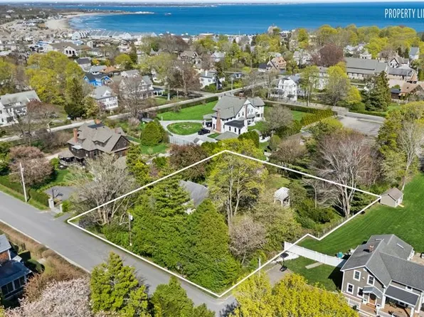 74 Robinson St, Narragansett, RI 02882