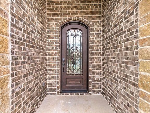 5th image of 1042 Anna Cir
