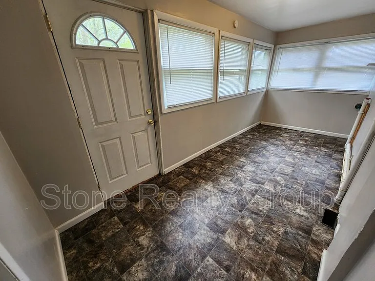 1811 S 10th St — Photo 11