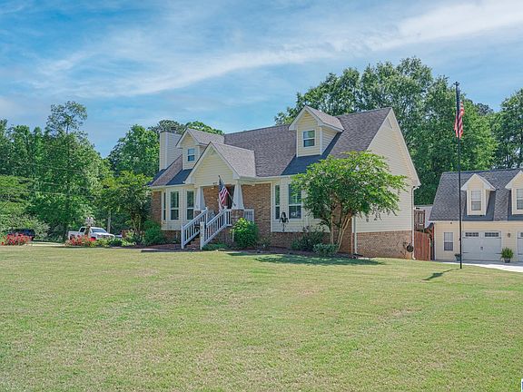 2nd image of 812 Pine Cir