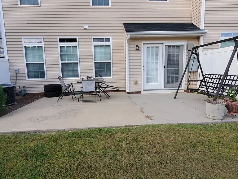 635 School House Ln — Photo 3