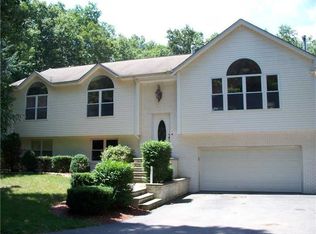 7 Poppy Hill Dr, Johnston, RI 02919