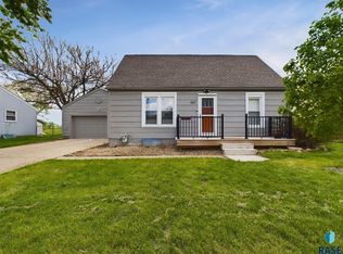 907 S Blaine Ave, Sioux Falls, SD 57103