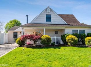 373 Twin Ln S, Wantagh, NY 11793