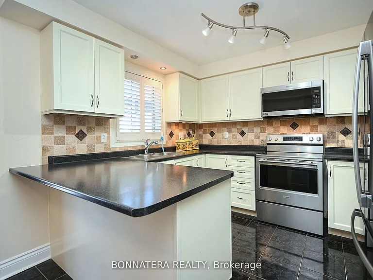 409 Hobbs Cres — Photo 12