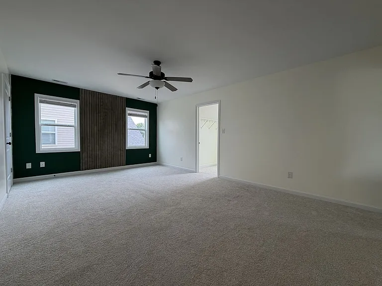302 E Franck St — Photo 16