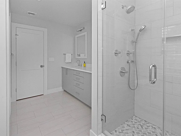 75 Clearview Ave — Photo 19