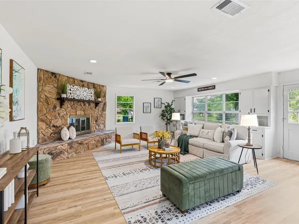 15903 Hickory Dr, Alvin, TX 77511