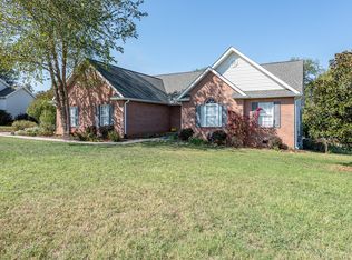 2635 Misty Ridge Dr, Lenoir City, TN 37772