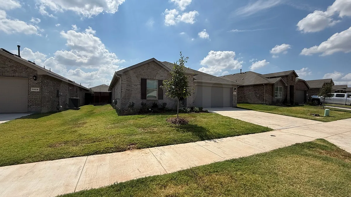 5 bed, 3.0 bath, 2100 sqft, $2,850 — Photo 3