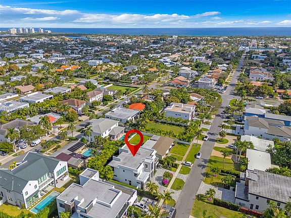 4th image of 225 NE 3rd St