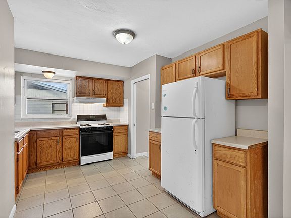 4th image of 10115 Saffron Dr