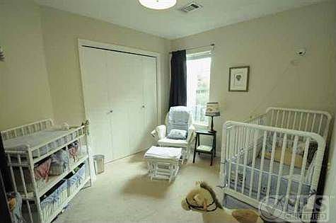 1st image of 415 Newbary Ct