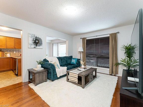 4th image of 1134 Riddell Cres