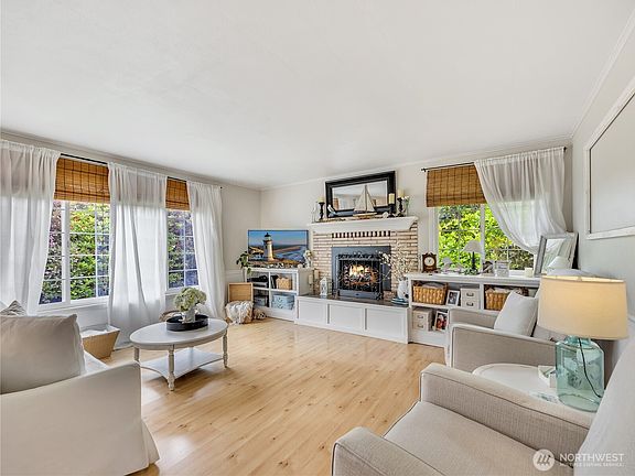 5th image of 111 S WASHINGTON Avenue