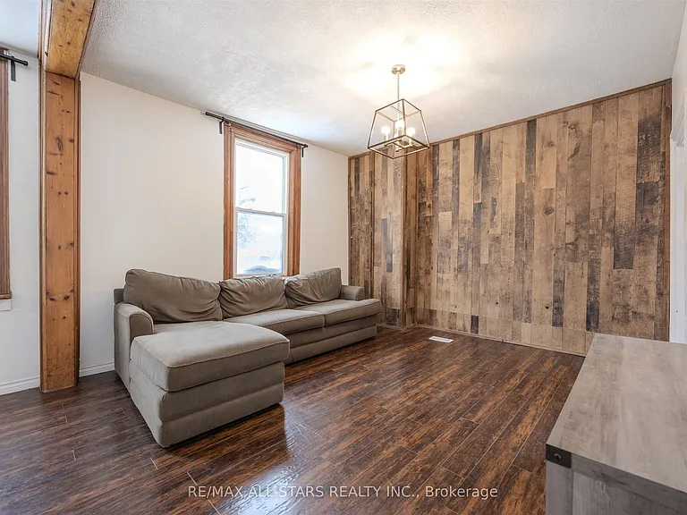 21 Albert St S — Photo 16