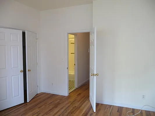 Rented by Perry Associates NYC Inc | media 26