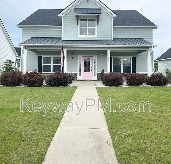 2217 Laurens St — Photo 1