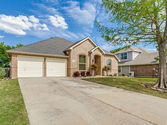 4th image of 2609 Valencia Ln