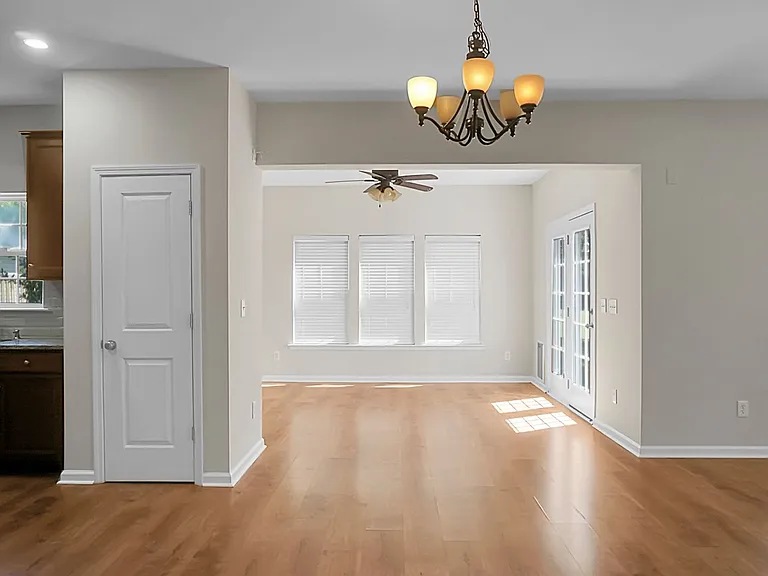 8003 Henderson Rd — Photo 11