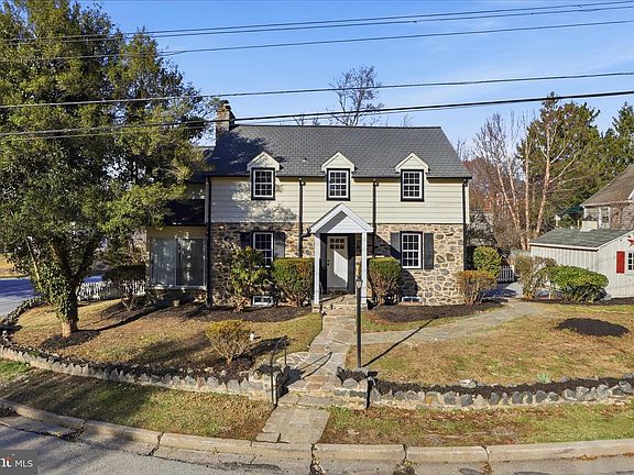2nd image of 608 Marwood Rd